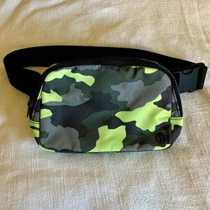 Lululemon Everywhere Belt Bag | Camo